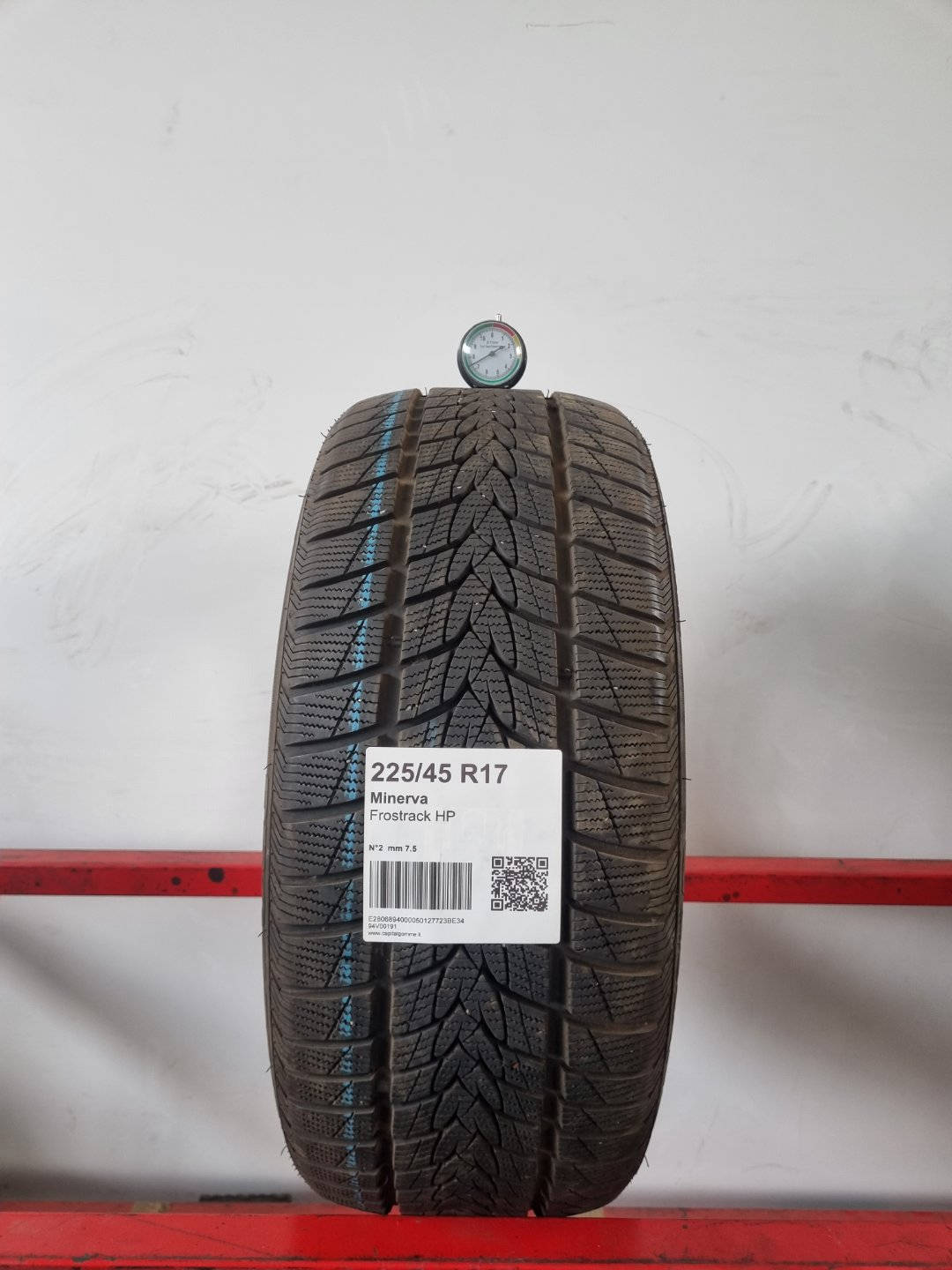 Gomma usata Minerva Frostrack HP 225/45 R17 Invernale - Capital Gomme