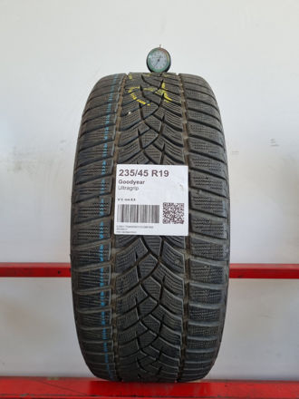 Gomma usata Goodyear Ultragrip 235/45 R19 Invernale