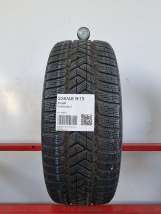 Gomma usata Pirelli Sottozero 3 235/45 R19 Invernale