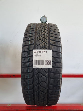 Gomma usata Pirelli Sottozero 3 235/45 R19 Invernale